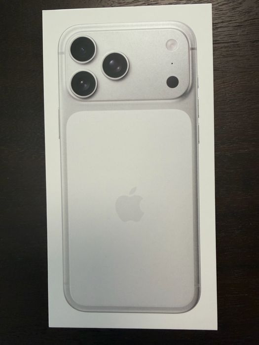 Vand iPhone 17 pro max 256 MB, Silver, nou,garantie
