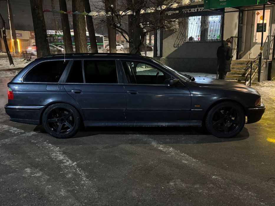 Продам  е 39 touring1998 года автомат