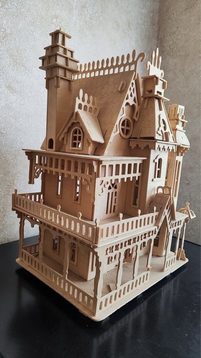 Продам двухэтажный домик для маленьких принцесс