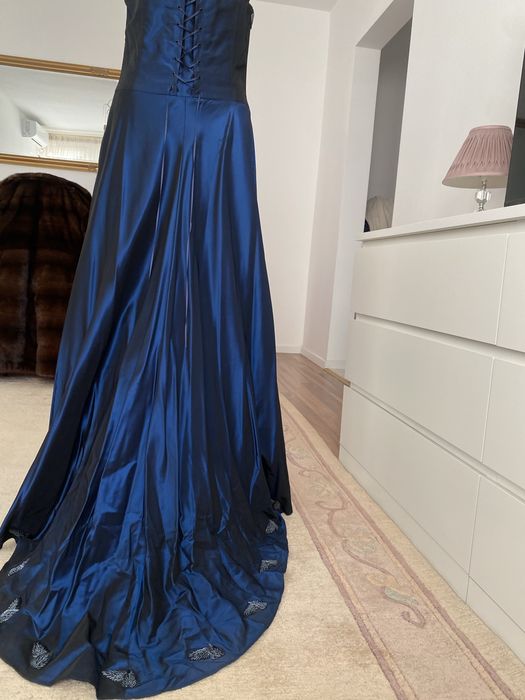 Vand rochie nasa/soacra cu trena , eleganta