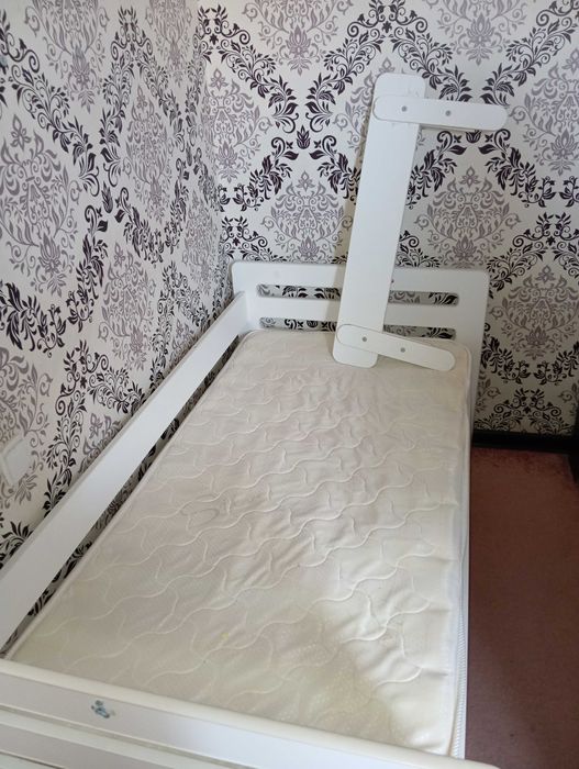 Детская кровать белая