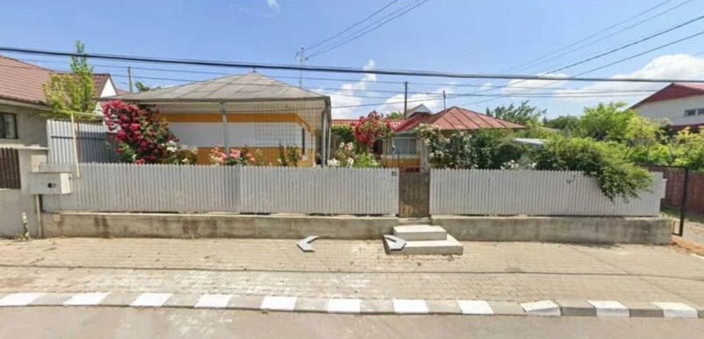 Vand casa Husi zona Răiești