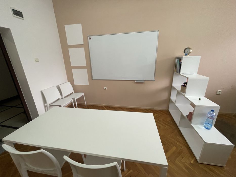 Продавам офис мебели