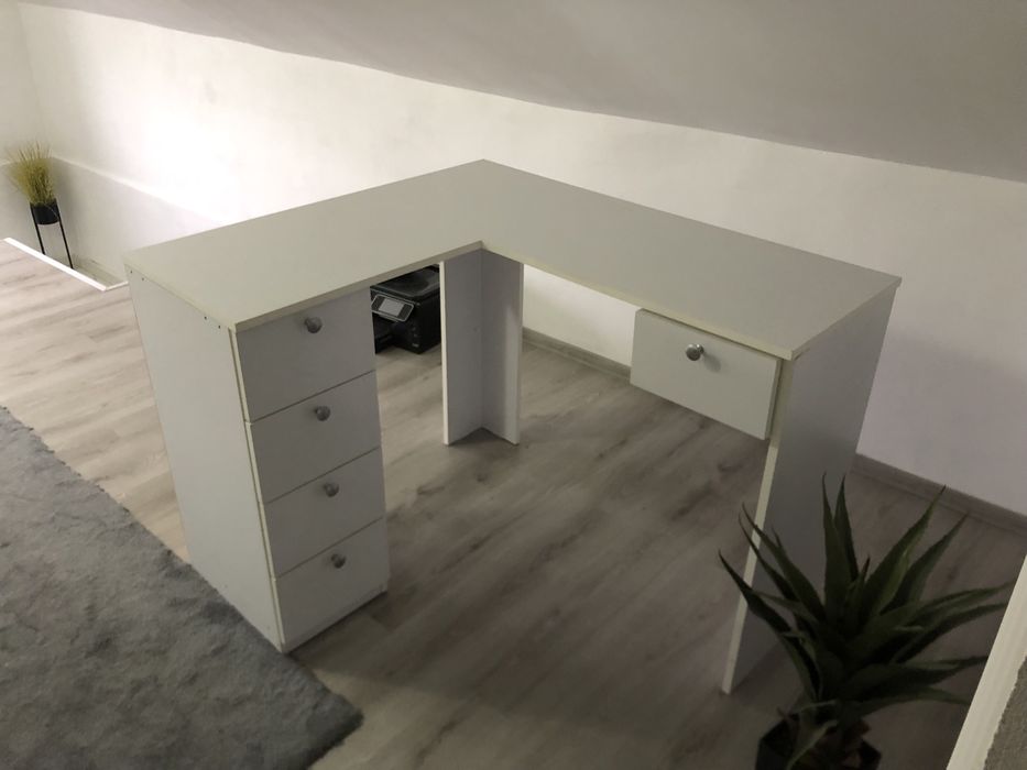 Birou cu sertare sertarele au softclous montat de doua luni pentru min