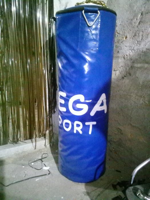 Груша обсалютно новая с со всеми запчастями, перчатки и шлем