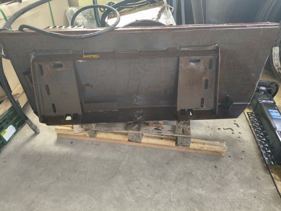 Mini incarcator bobcat frontal cu fresa