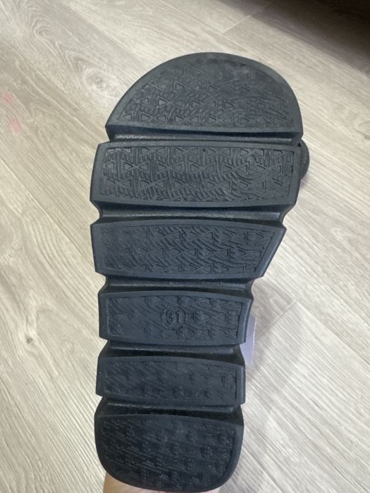 Продам детские туфли