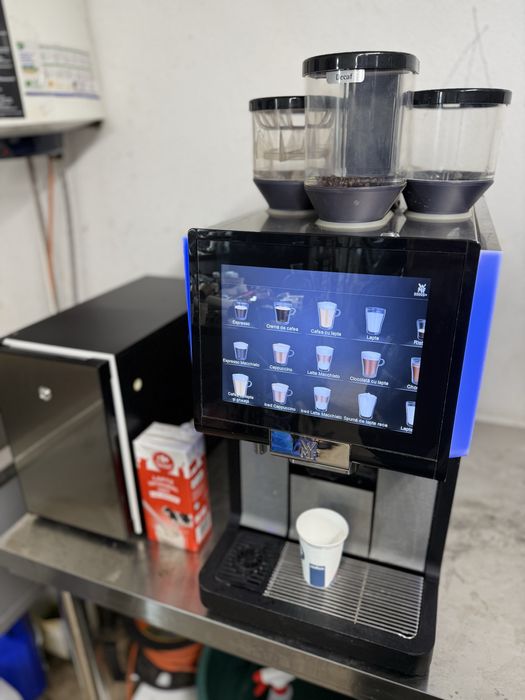 WMF 5000S+ plus Dynamic Milk,2xrasnite,1 instant,lapte proaspat