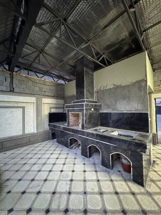 Тайёр ховли уй айрапорт эко шахаоди бошида жойлашган сотилади