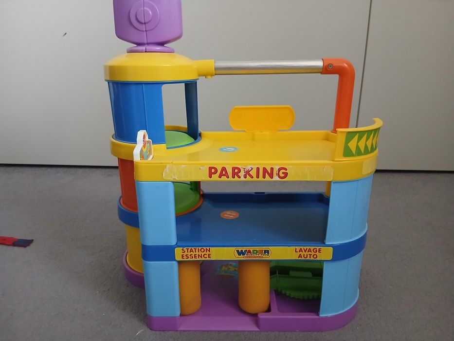 Garaj masinute, cu lift