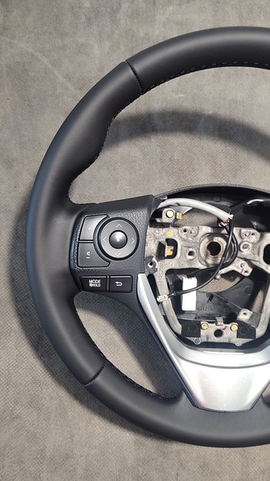 Volan retapitat piele Toyota auris , corolla