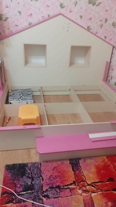 Продам детскую кровать 140х180см.