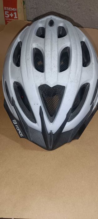 Продават се 2 броя каски за велосипед