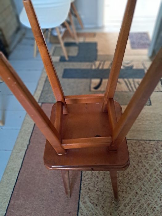 Продам 4 табуретки из березы