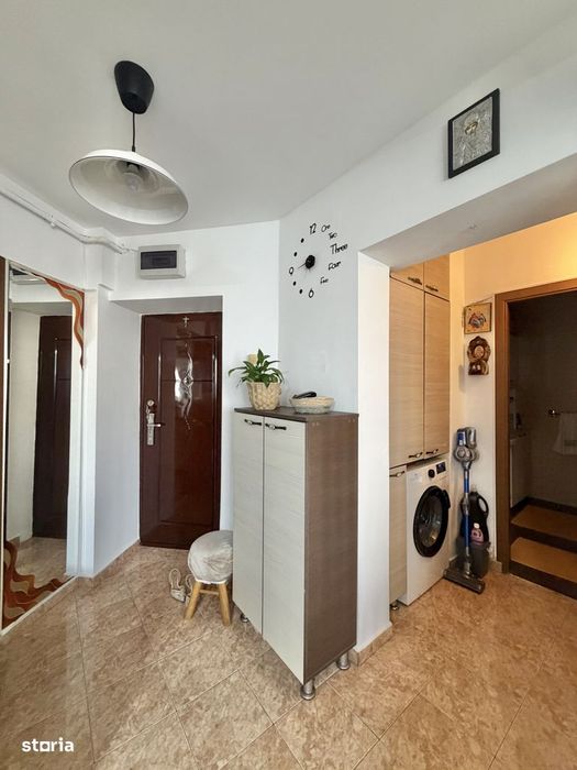 Apartament 2 camere, decomandat, etaj 3, zona Dambovita