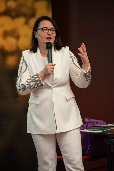 Costum de eveniment pentru femei