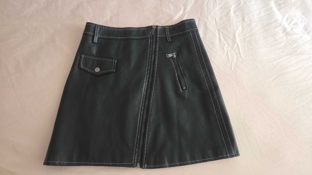 Пола , кожена , черна