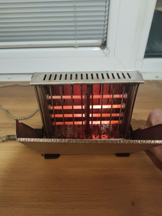 Ретро тостер от ГДР 400W с кабел 1.6м използван