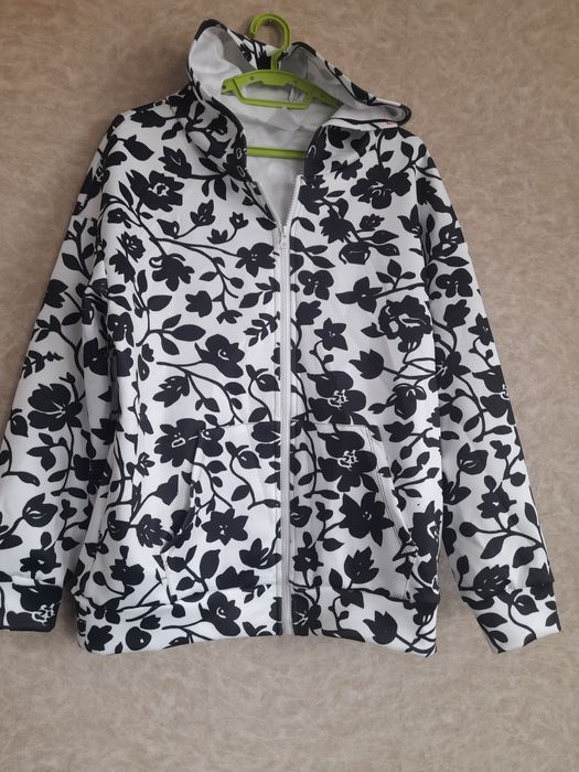 Нов дамски суитчър М,Л рр 14евро