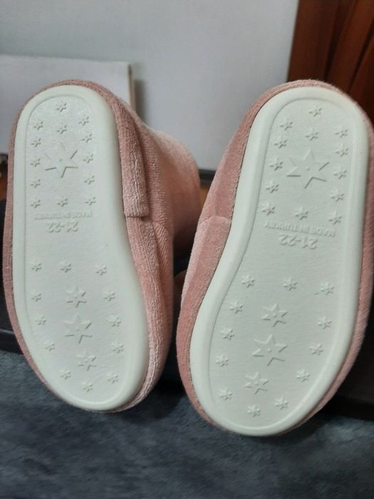 Продам тапочки на девочку новые!