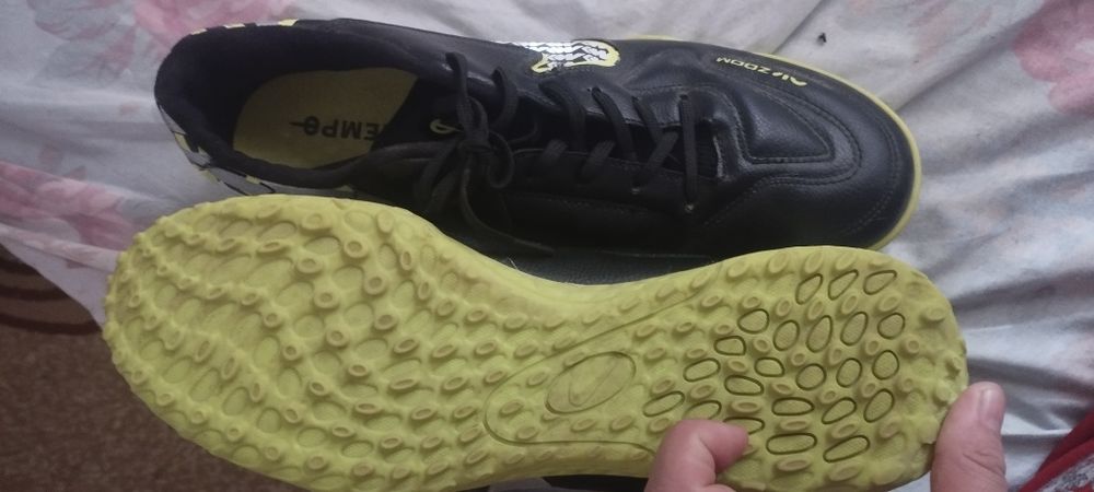 Бутсы футбольные