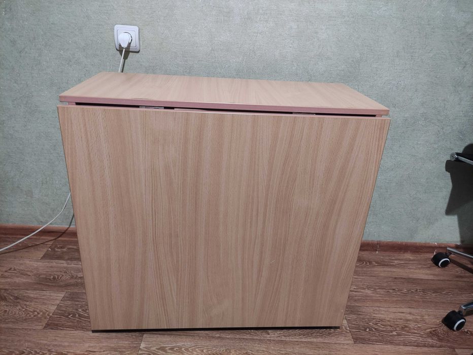 деревянный стол книжка