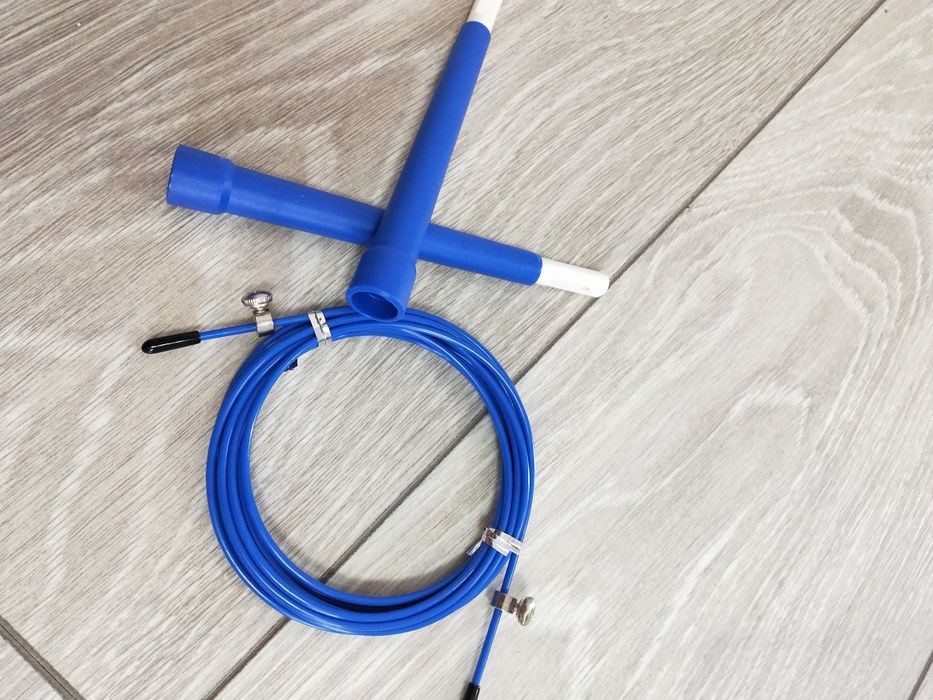 Продам скоростную скакалку.