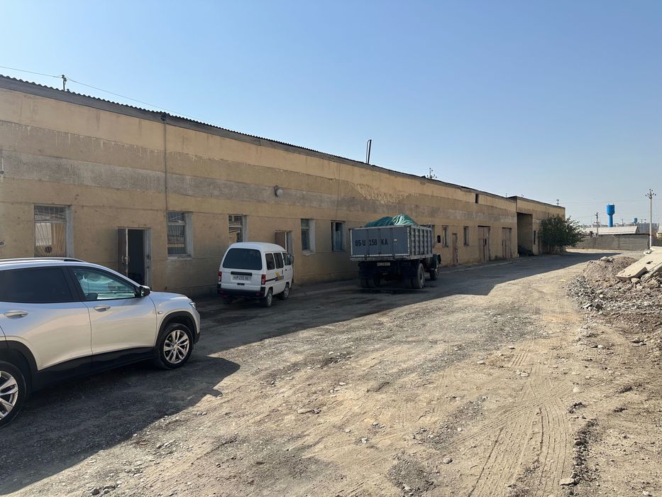 Продается здание с землей на Пулатдархане (Саехат) 30 соток под склады