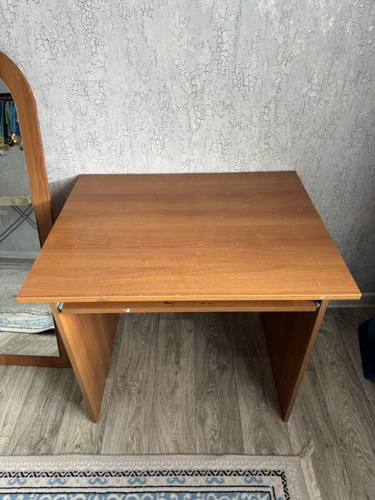 Продам компьютерный стол
