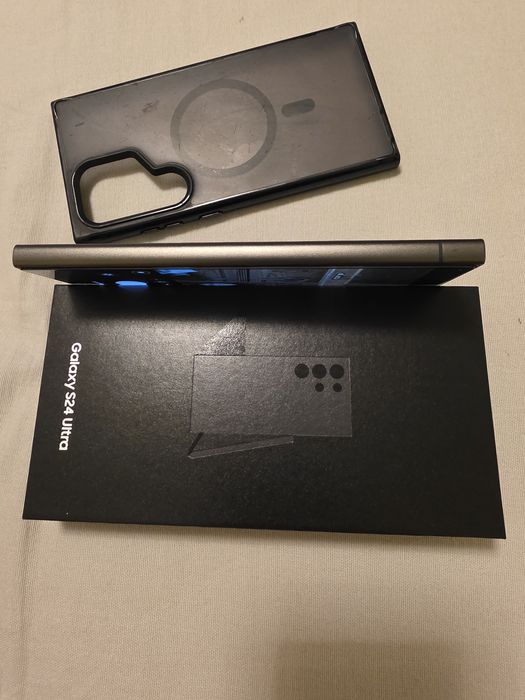 Vand Samsung S24 ultra varianta de 512 gb impecabil la cutie