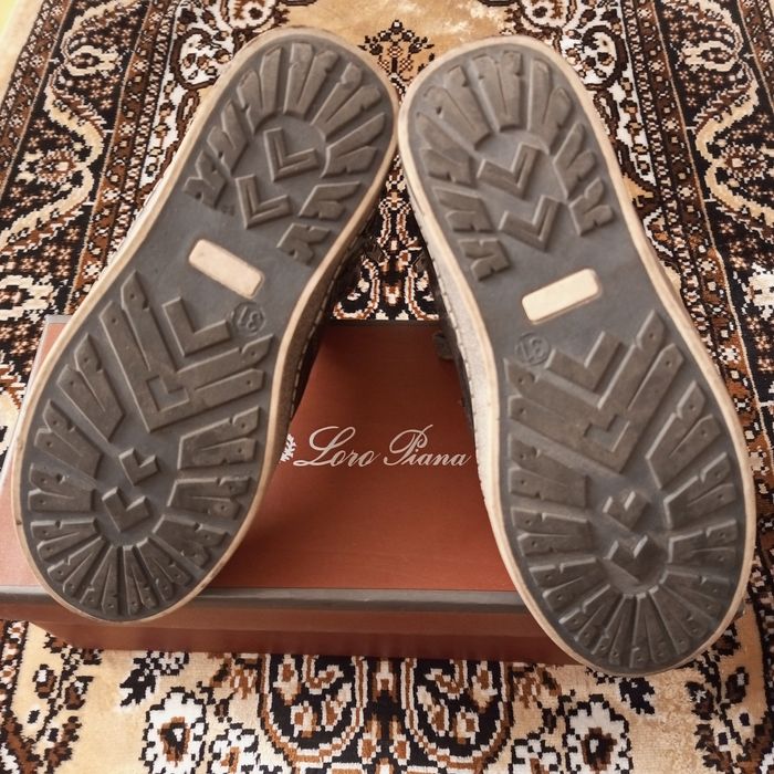 Продаются кожаные ботинки.