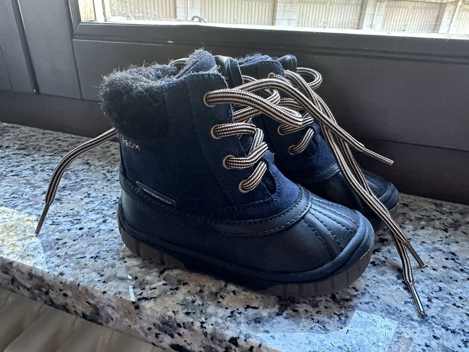 Чисто НОВИ Geox размер 22