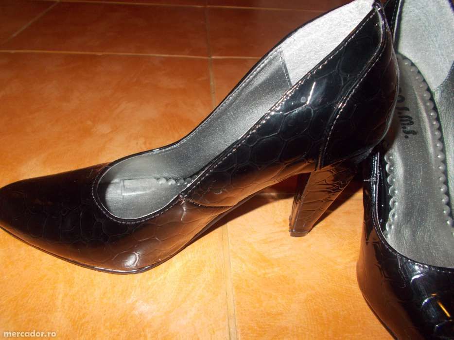 Pantofi negri lac nr.38