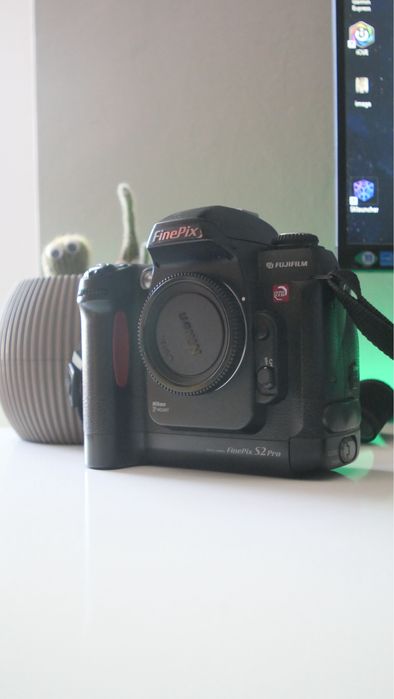 Fujifilm FinePix S2 Pro 6.2MP Digital SLR фотоапарат