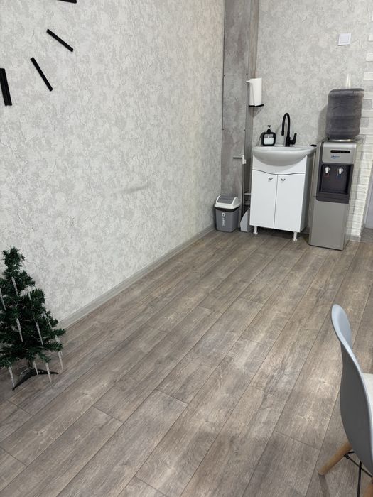 Сдам стол для маникюра