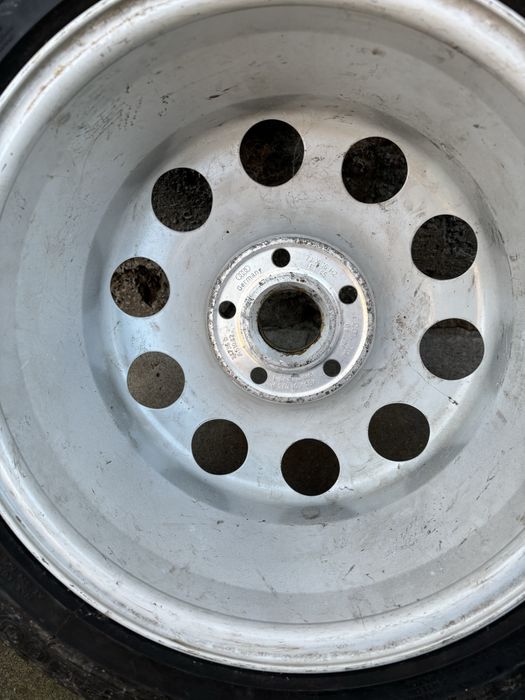 Джанта със чисто нова гума