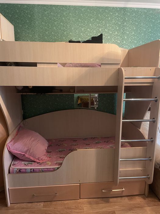 Продам двухъярусную кровать