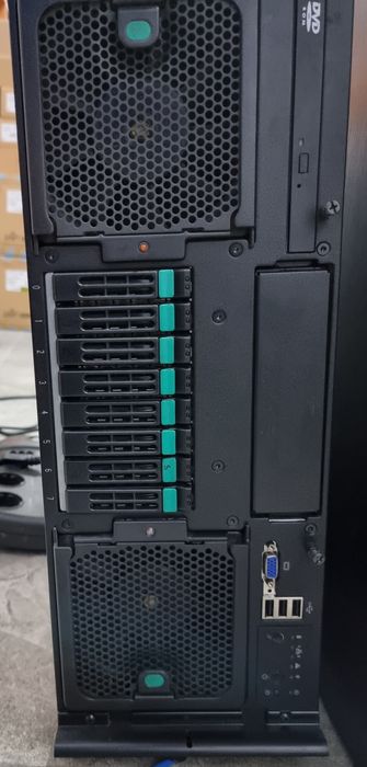 Sistem server configurabil Intel S7000FC4UR