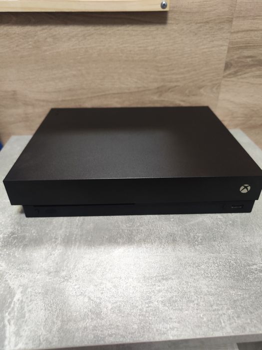 Xbox One X - 1TB - Stare excelentă