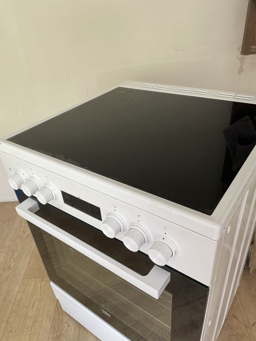 Продам духовку Beko