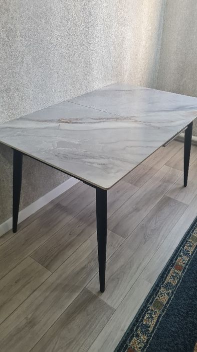 Продам кухонный раздвижной обеденный стол