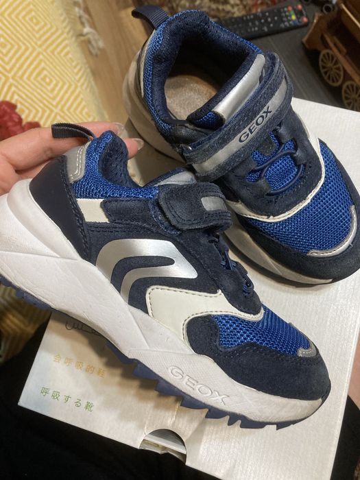 Детские кроссовки Geox размер 28