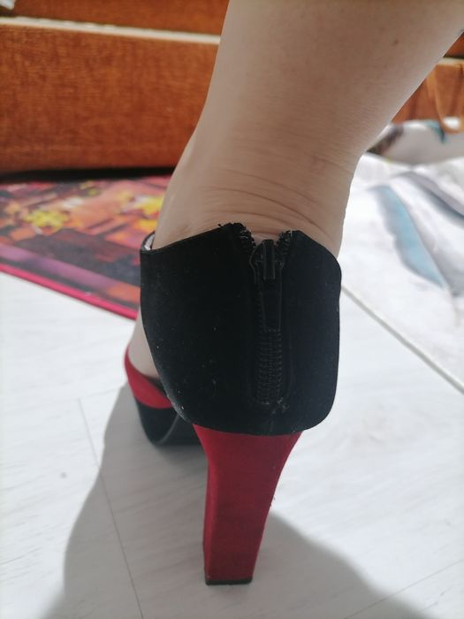 Sandale catifea cu toc