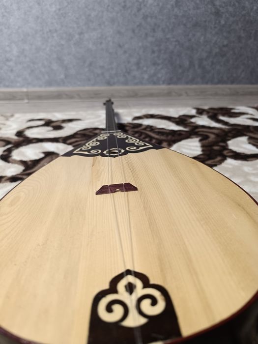 Домбыра сатамын.