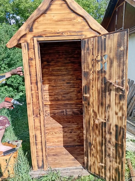 Продам деревянный туалет