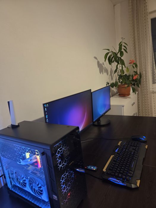 Геймърски комп.  RTX4070 32GB RAM 2 монитора