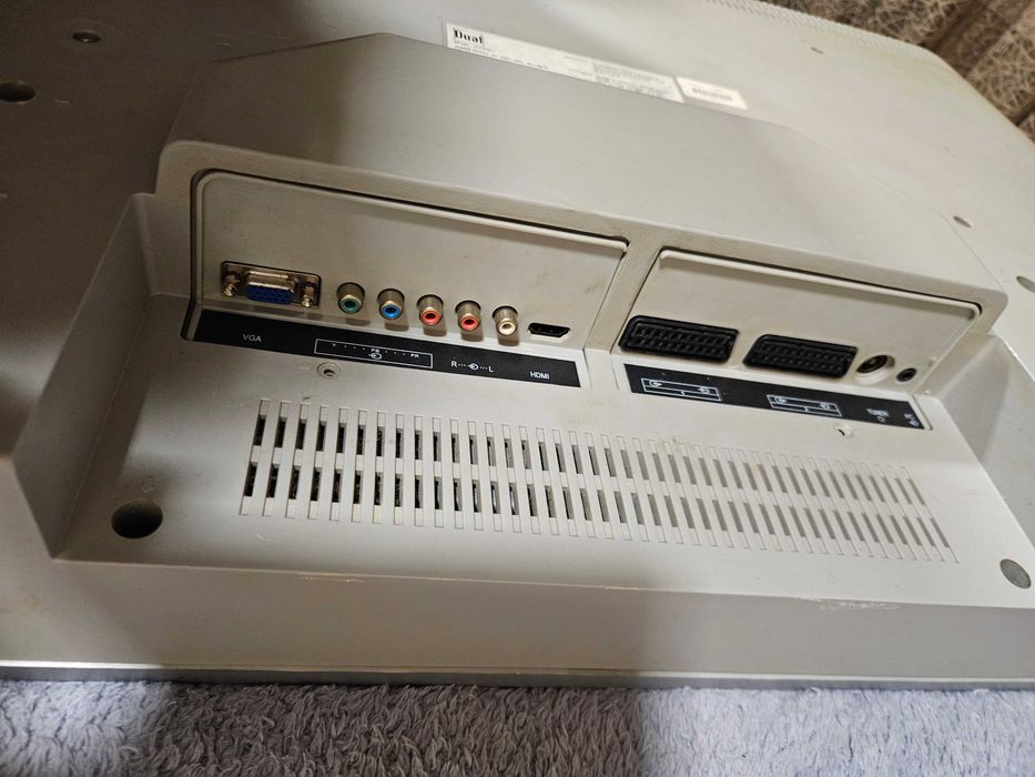 Продавам LCD DUAL DLCD3221 /Philips телевизор 32 инча  с дистанционно