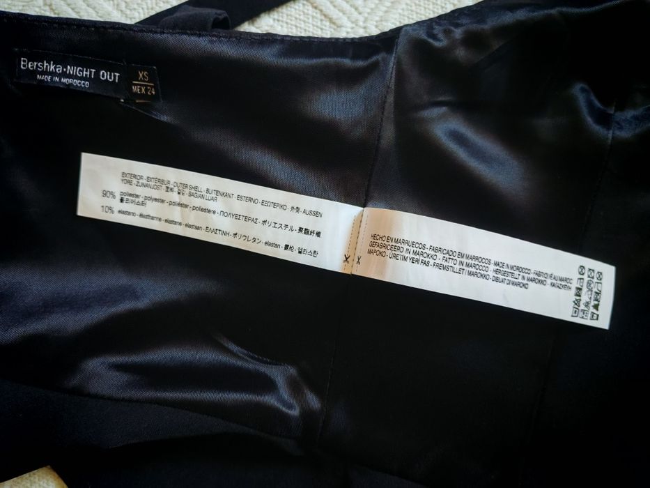 Top negru Bershka Night out, mărimea XS, purtat o data