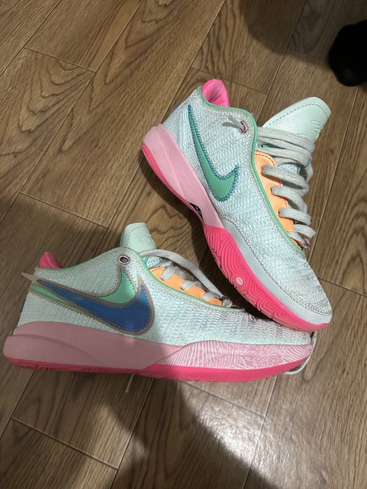 Nike кросовкий размер 40