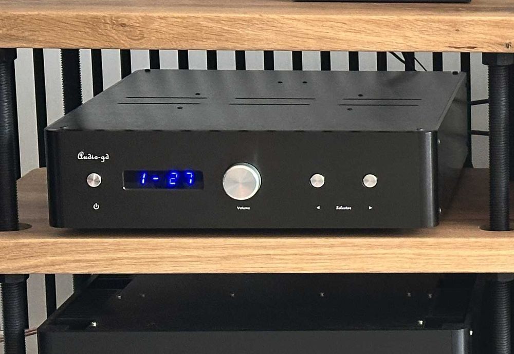 Preamplificator Audio-gd HE-1 Mk1